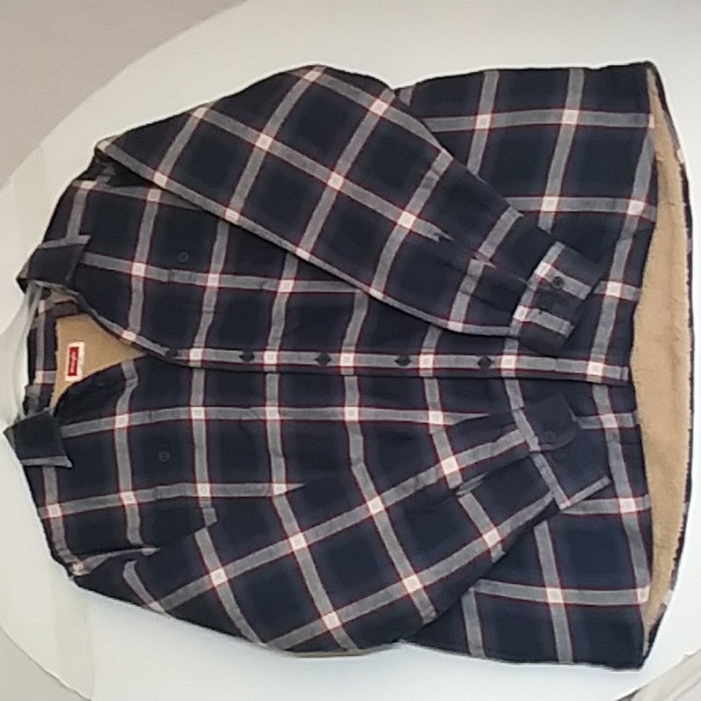 Wrangler Men's Black and Gray Plaid Casual Button Down Shirt